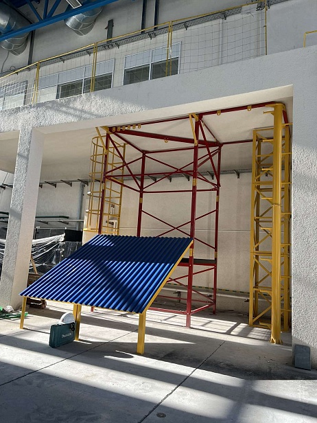 г. Новый Уренгой.  В ЧПОУ «Газпром техникум Новый Уренгой» используют тренажер "Альпинист - 02-03-2" для отработки навыков г. Новый Уренгой.  В ЧПОУ «Газпром техникум Новый Уренгой» используют тренажер "Альпинист - 02-03-2" для отработки навыков